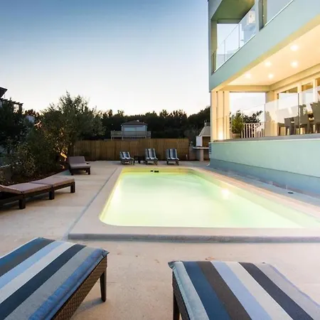 Jona - With Pool Holiday home